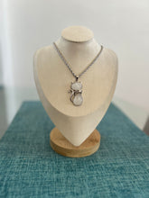 Cargar imagen en el visor de la galería, Collar con pendant de gato