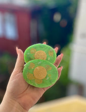 Cargar imagen en el visor de la galería, Jabon Magico- Iman del dinero