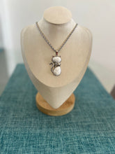Cargar imagen en el visor de la galería, Collar con pendant de gato