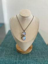 Cargar imagen en el visor de la galería, Collar con pendant de gato