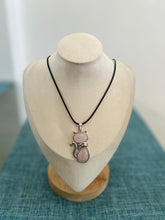 Cargar imagen en el visor de la galería, Collar con pendant de gato